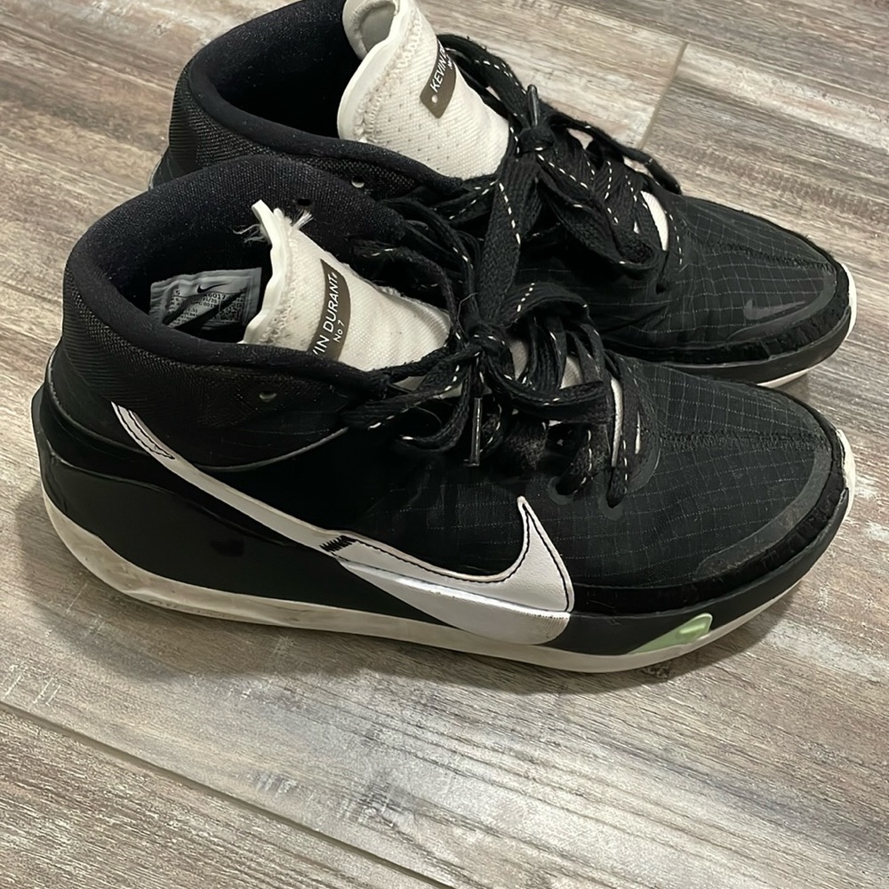 Kevin Durant 13 TB Promo Black and White 7.5